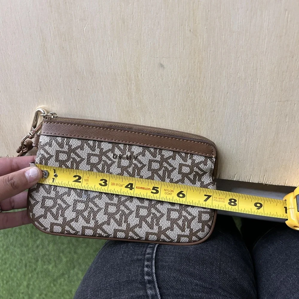 DKNY Clutch Bag‎ Womens Small Brown Logo Canvas Leather Zip Wristlet Pouch